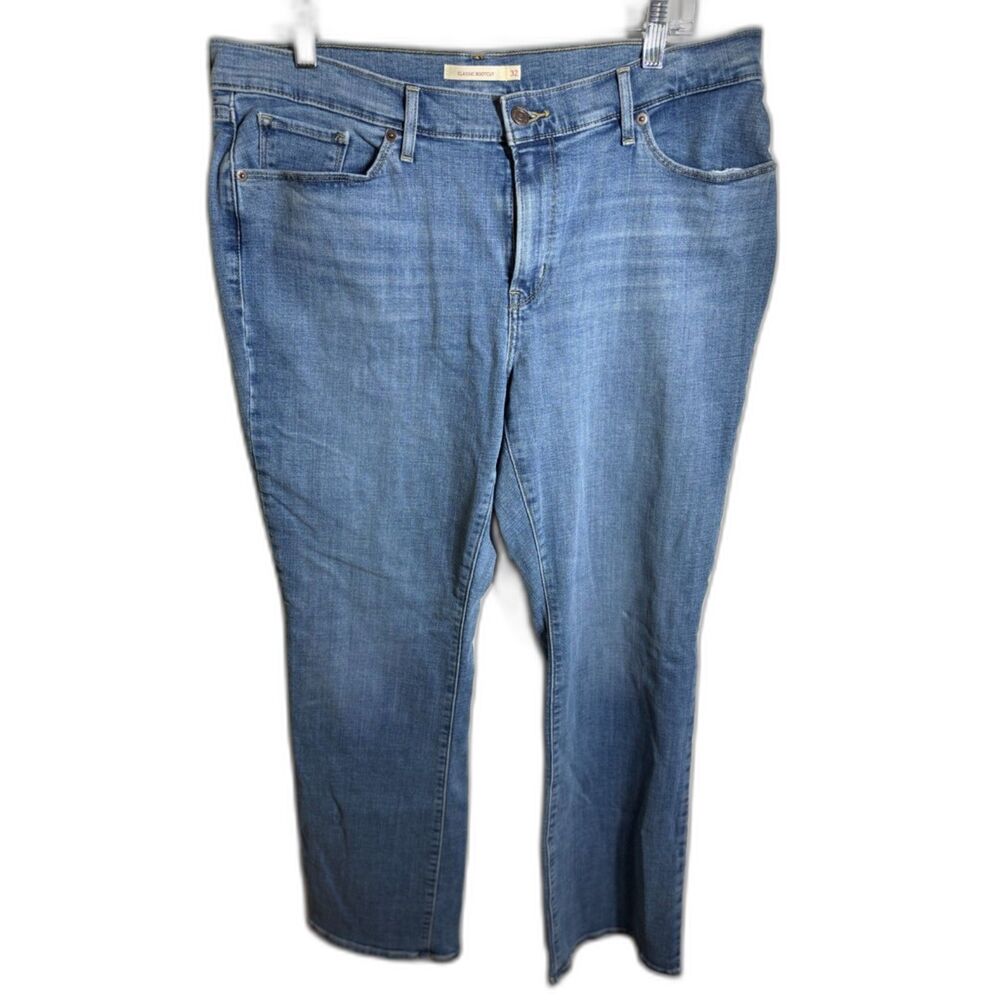 Levi’s Women’s Classic Bootcut Jeans Size 32 Medium Wash